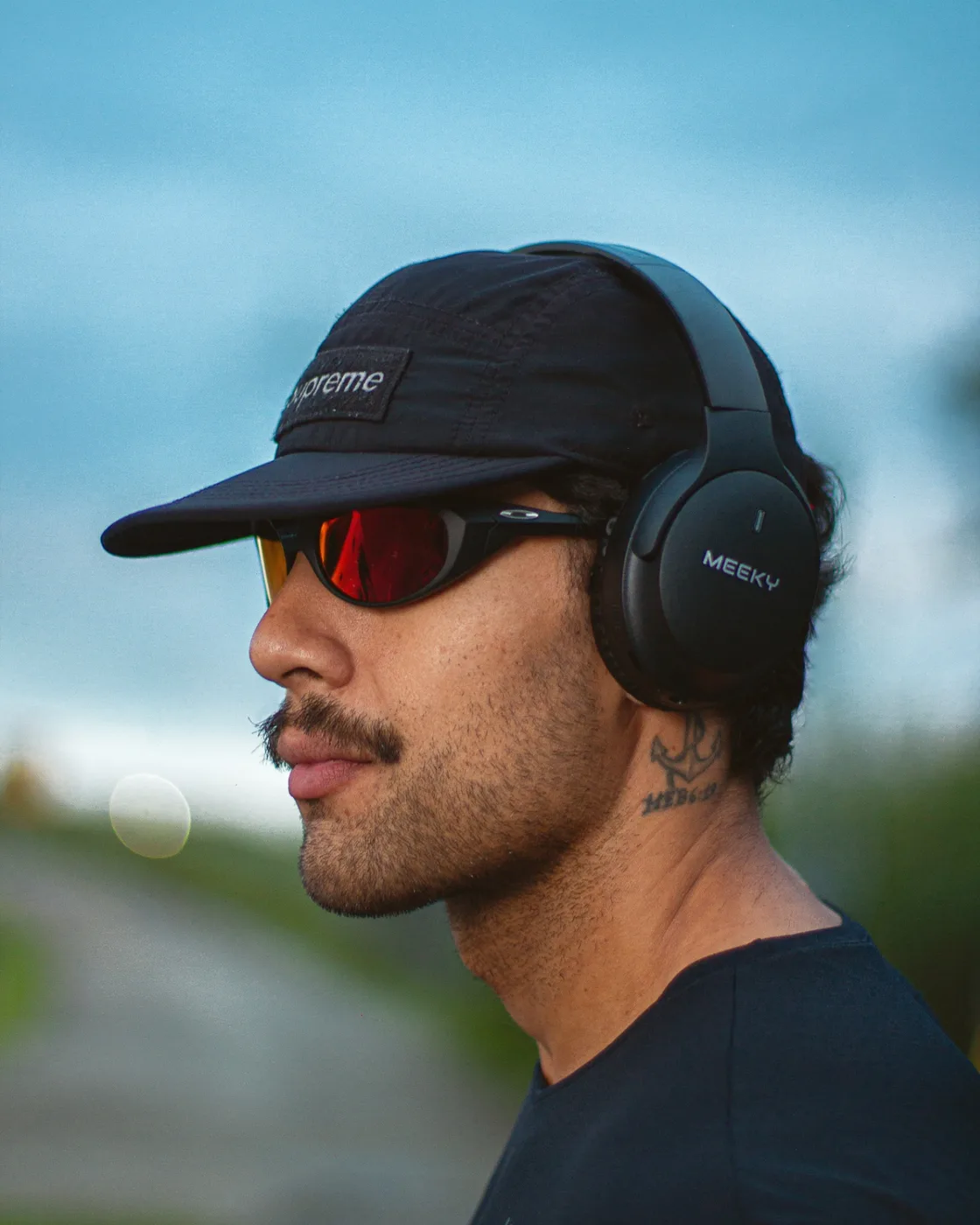 perfil-masculino-fone-bluetooth-meeky-f5-anc-esporte